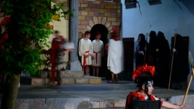 Antignano, İtalya - 14 Nisan 2017: Haç Crucis yol yolu ile. Antignano, İtalya'nın merkezi tutku İsa'nın 14 Nisan 2017 yılında üzerinde gösterimi