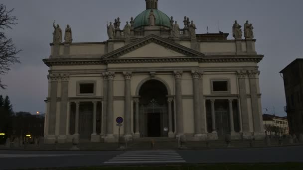 Vercelli, Italië - februari 2017: Time-lapse van de kathedraal van Vercelli, Piemonte, Italië — Stockvideo