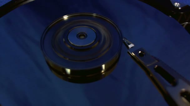 Vedere macro a mișcărilor capului hard disk . — Videoclip de stoc