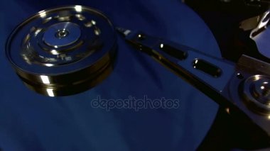 Sabit disk baş hareketleri makro görünümü.