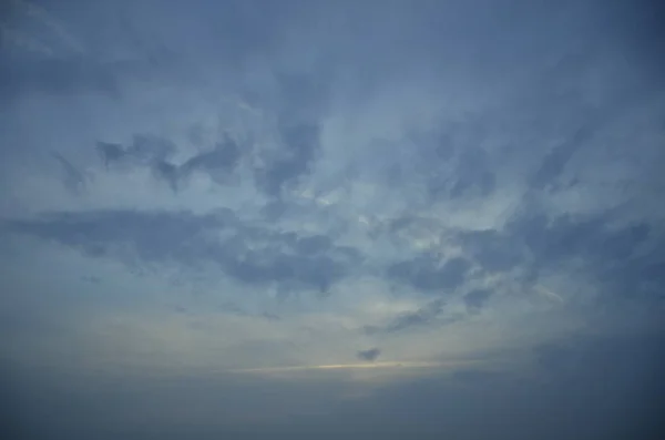 겨울 하늘 아주 구름과 파랑 — 스톡 사진