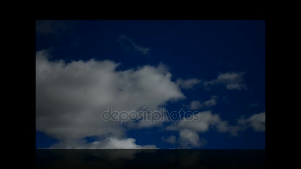 Cumulonimbus dans le ciel bleu avec le vent Time-Lapse — Video