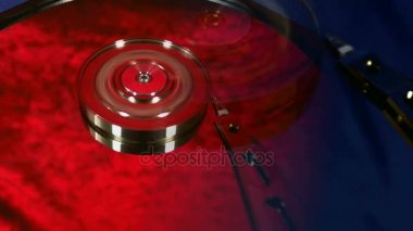 Sabit disk baş hareketleri makro görünümü.