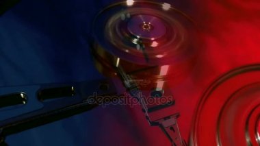 Sabit disk baş hareketleri makro görünümü.