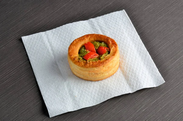 Jambona mantar ve tavuk, beyaz kağıt üzerinde