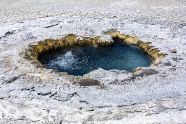 Beach bahar Yellowstone Ulusal p üst Şofben havzasında