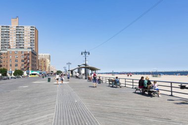 New York City - 21 Temmuz: Coney Island boardwalk, Brighton Plajı,