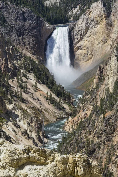 Spodní vodopády řeky Yellowstone, vyhlídku v žluté — Stock fotografie