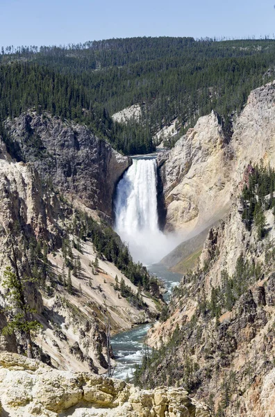Spodní vodopády řeky Yellowstone, vyhlídku v žluté — Stock fotografie