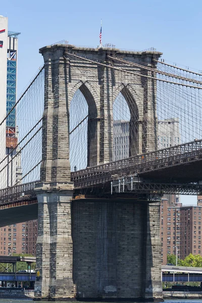 NUEVA YORK - 20 de julio de 2016: El puente de Brooklyn 20 de julio de 2016 — Foto de Stock