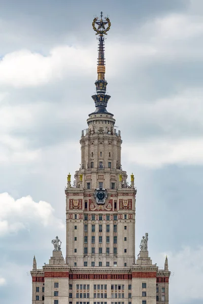 Byggingen av Moskvas universitet – stockfoto