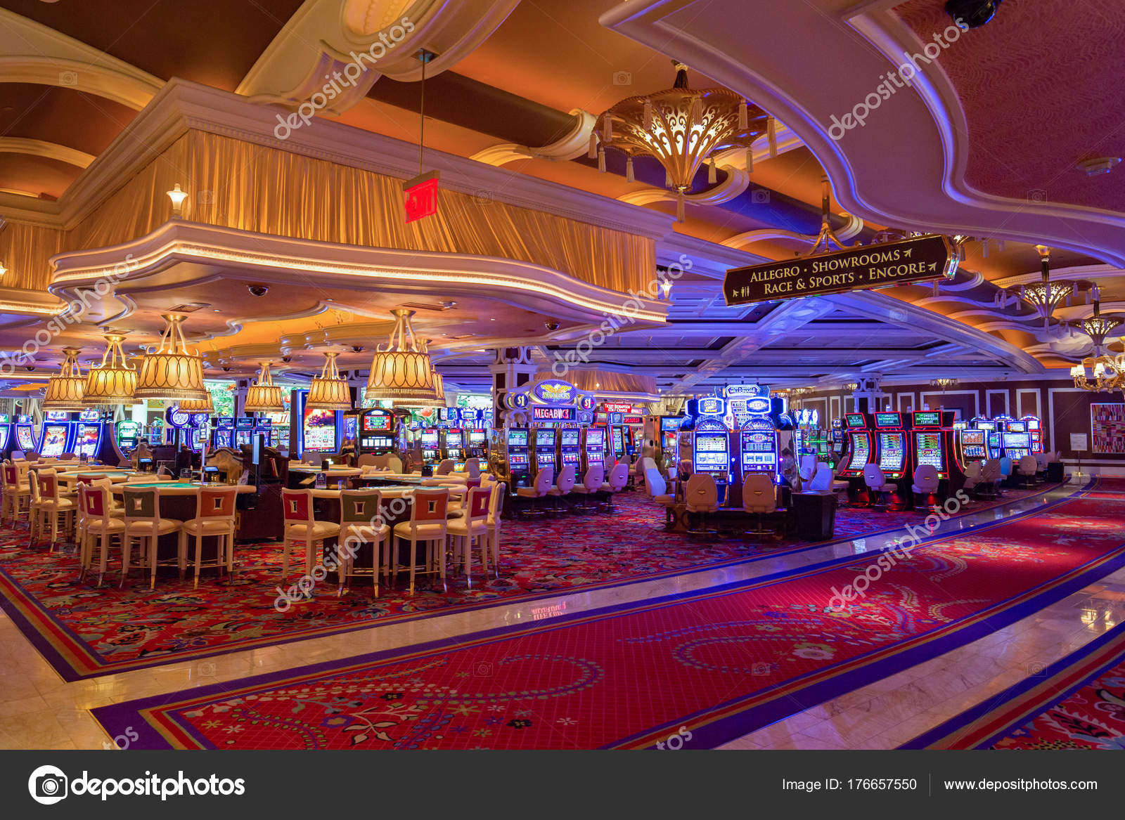 Inside casino paris las vegas hi-res stock photography and images