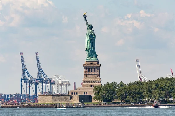 Estatua de la Libertad - 09 de julio de 2017, Liberty Island, New York Harb — Foto de Stock