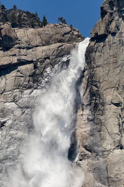 Caída de Yosemite en el Valle de Yosemite, Parque Nacional — Foto de Stock