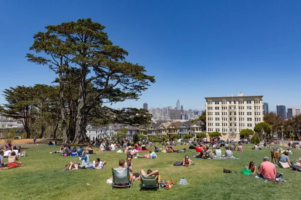 San Francisco, CA - 17. juli: Alamo Square, av de malte damene – stockfoto