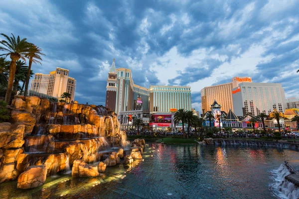 LAS VEGAS - 13. juli: Mirage Hotel kunstig Volcano Eruptio – stockfoto