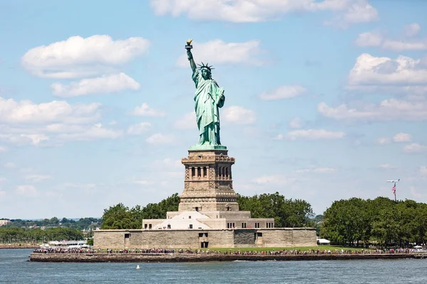 Estatua de la Libertad en la ciudad de Nueva York — Foto de Stock