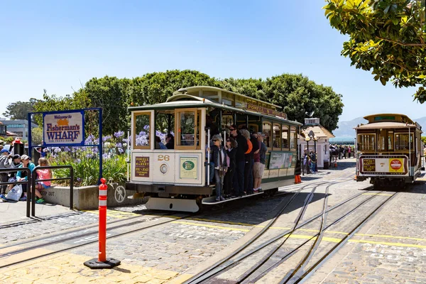 Historic Cable Car, Powell-Hyde line dan Fisherman 's Wharf welco — Stok Foto