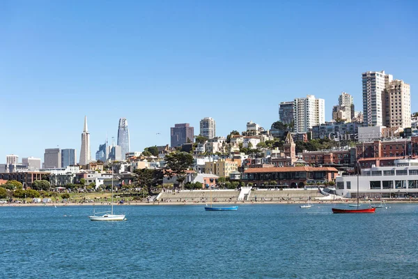 SAN FRANCISCO, EE.UU. - 17 de julio de 2017: Edificios del centro de San Fr — Foto de Stock