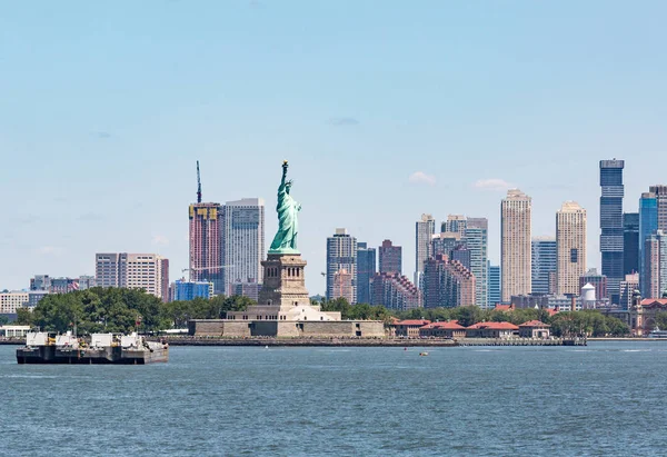 Frihetsgudinnen - 9. juli 2017, Liberty Island, New York Harb stockbilde