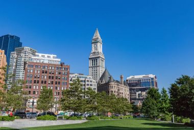 Boston - 21 Temmuz 2017: Özel ev Tower ve çevresindeki b