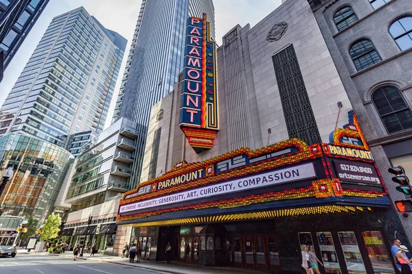 BOSTON - 21 de julio de 2017: El Teatro Paramount, a lo largo de Washington — Foto de Stock