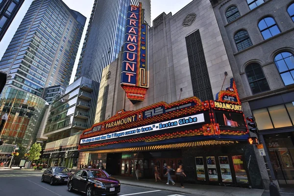 BOSTON - 21 de julio de 2017: El Teatro Paramount, a lo largo de Washington — Foto de Stock