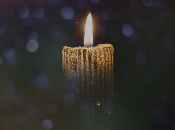 圣诞节蜡烛在颜色背景 — 图库照片