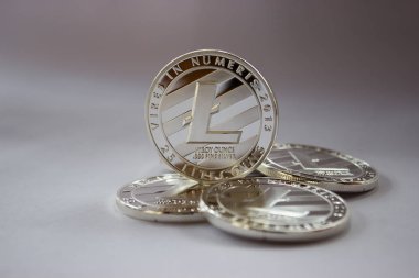 Gri bir arka planda - Kripto Döviz Alım Litecoins