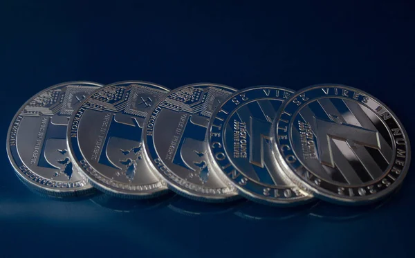 Litecoin - віртуальна валюта - срібні монети — стокове фото
