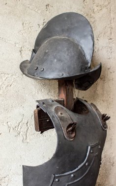 Tarihi zırh ve kask