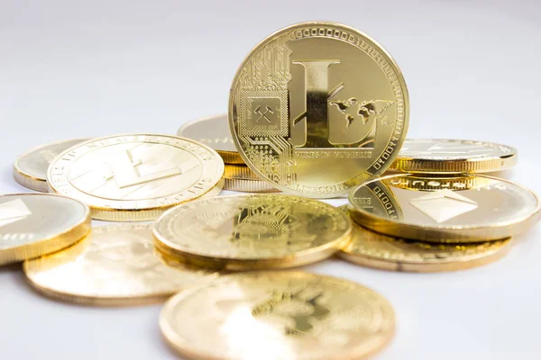 Крипто валюти на сірий фон - litecoins — стокове фото