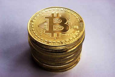 Gri arka plan üzerinde Kripto Döviz Alım bitcoins