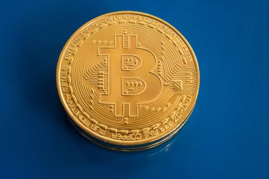 Mavi cam zemin üzerine Kripto Döviz Alım bitcoins