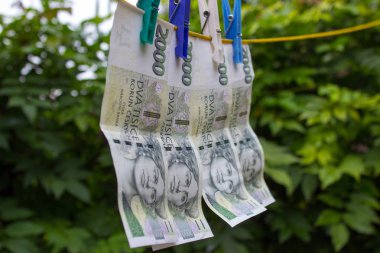 Clothespins Çek kron bir clothesline (2 tutun.)