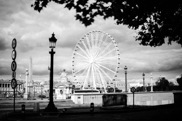 Obserwując widok Ferris Wheel — Zdjęcie stockowe