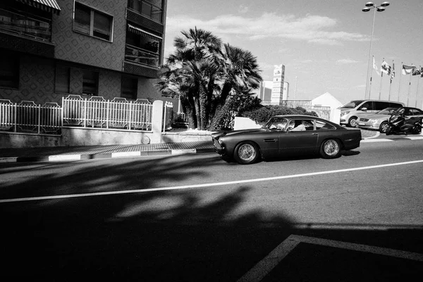 Cupé vintage na rua — Fotografia de Stock