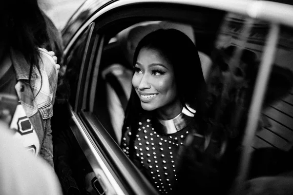 Nicki Minaj sitting in car after Balmain Show — Stock Photo, Image