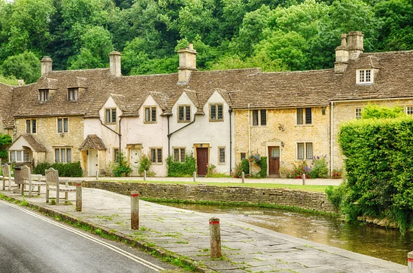 Steen huizen in Castle Combe dorp, Wiltshire, Engeland — Stockfoto