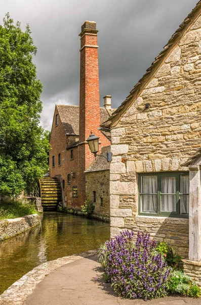 Old watermill in Lower Slaughter. — Stock Photo, Image