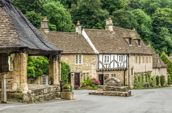 Huizen in Castle Combe dorp — Stockfoto