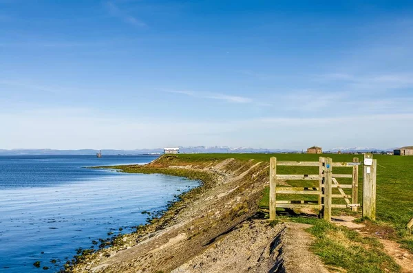 De Lancashire coastal path in de buurt van Cockersand Abbey. — Stockfoto