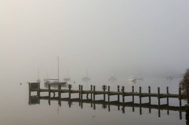 Waterhead, Windermere sisli bir sabah.