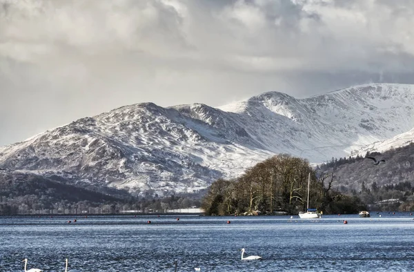 Snow covered Fairfield and Wndermere. — Stock Photo, Image