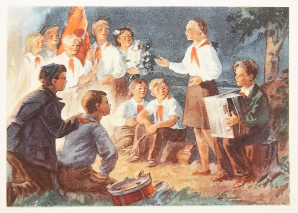 Soviet postcard shows soviet pioneers — Stock Photo, Image