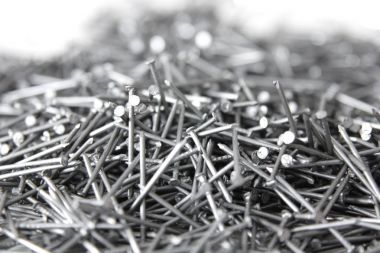 Beyaz çelik çivi kadar kapatın