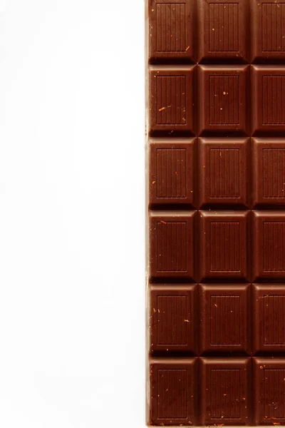 Barra di cioccolato isolata su bianco — Foto Stock