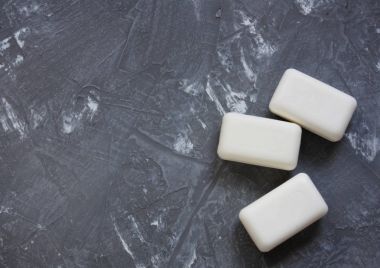 sabun adet gri arka plan üzerinde