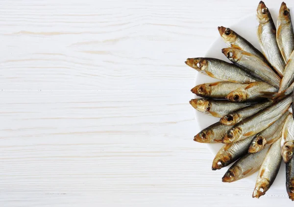 Bałtyckie Ryby Wędzone Podłoże Drewniane — Zdjęcie stockowe