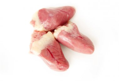 izole çiğ tavuk Kalpler